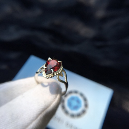 NHẪN BẠC 925 VỚI ĐÁ CHỦ GARNET GIỌT NƯỚC